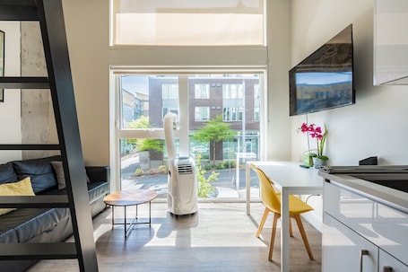 Cityscape KING BED on Broadway Modern Loft