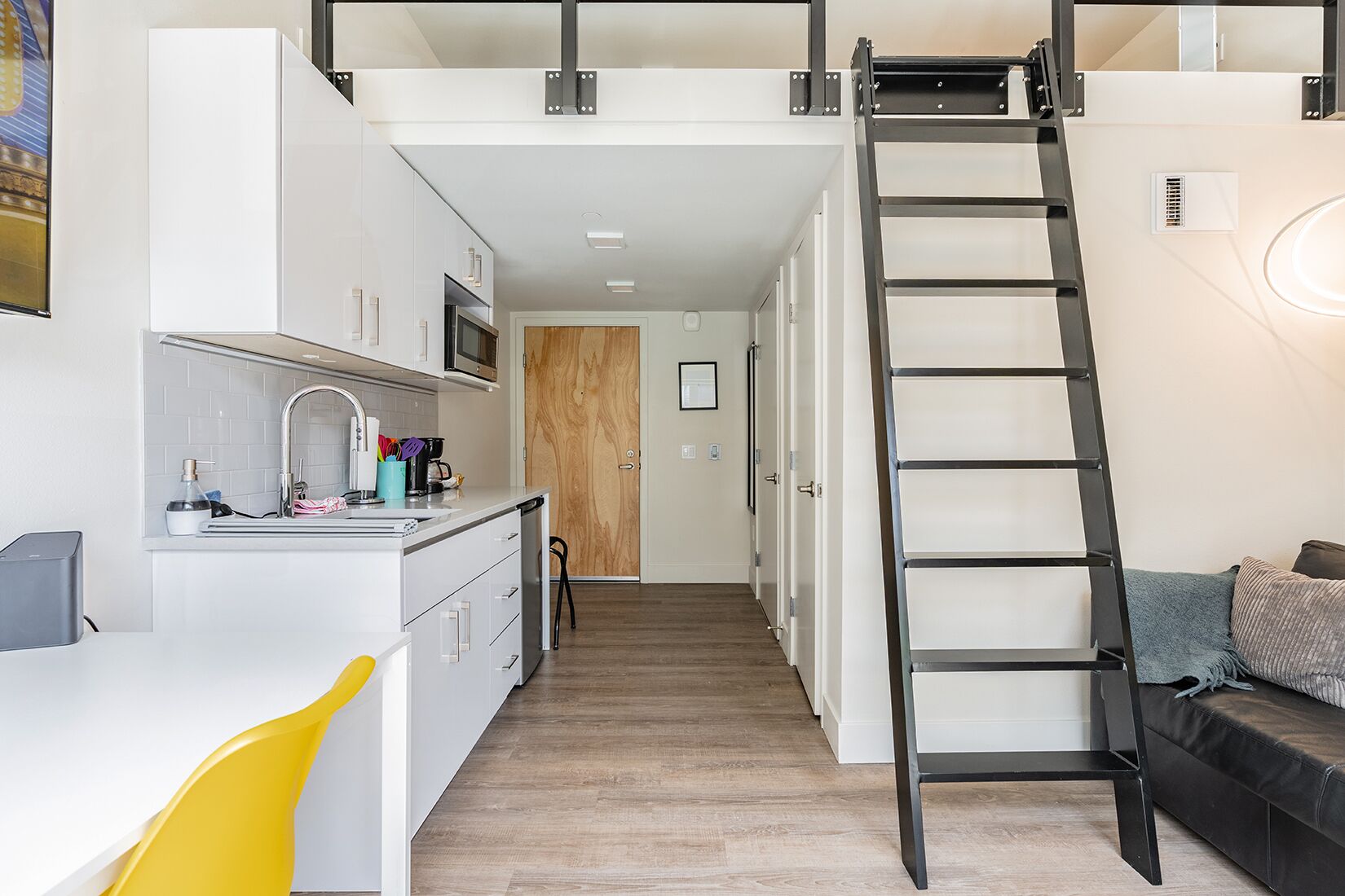 المنشأة من الداخل