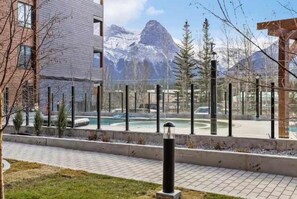 Property grounds - Stillwater Hydeaway at Ascent (Canmore)