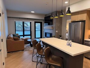 Interior - Stillwater Hydeaway at Ascent (Canmore)