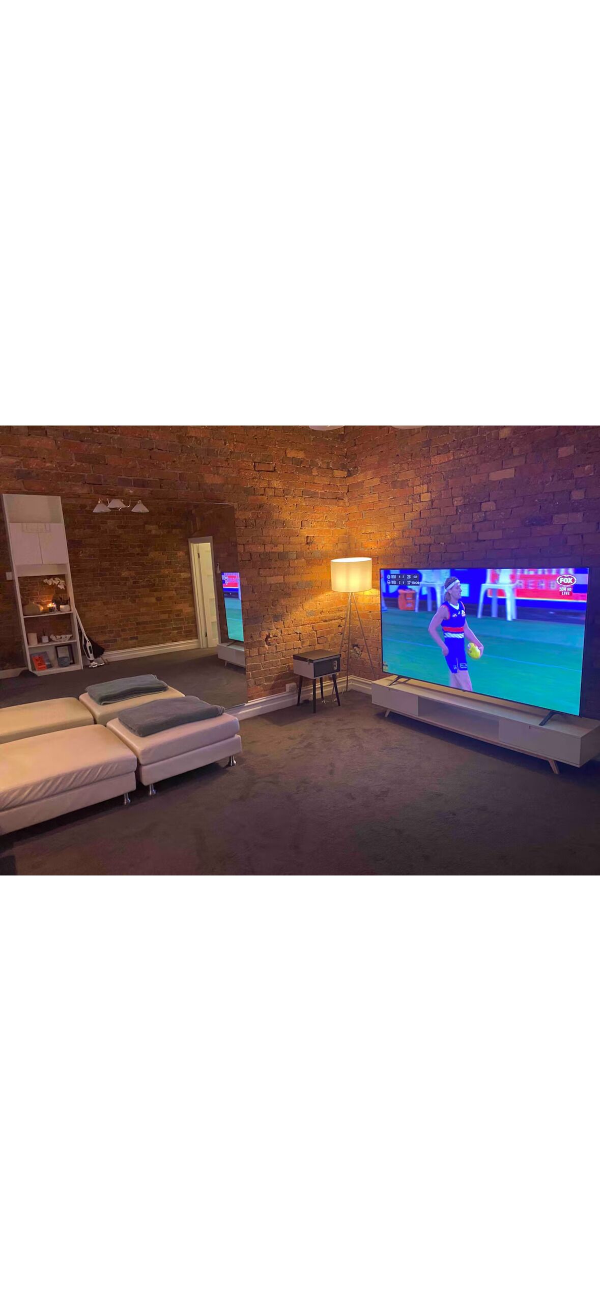 Tabla de planchar con plancha, Internet, ropa de cama