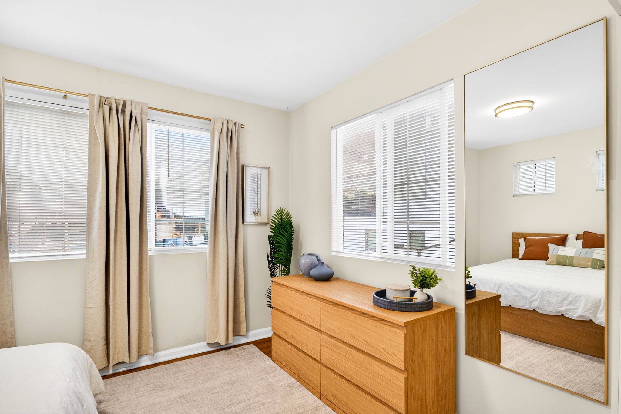 2 عدّة غرف نوم ومكواة/لوح كي وواي فاي وملاءات أسرّة