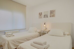 3 bedrooms, iron/ironing board, WiFi, bed sheets - Penthouse in Lloret de Mar for 9 people 70mts from the beach (Lloret de Mar)