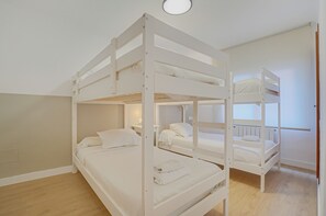 3 bedrooms, iron/ironing board, WiFi, bed sheets - Penthouse in Lloret de Mar for 9 people 70mts from the beach (Lloret de Mar)