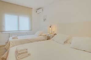 3 chambres, fer et planche à repasser, Wi-Fi, draps fournis