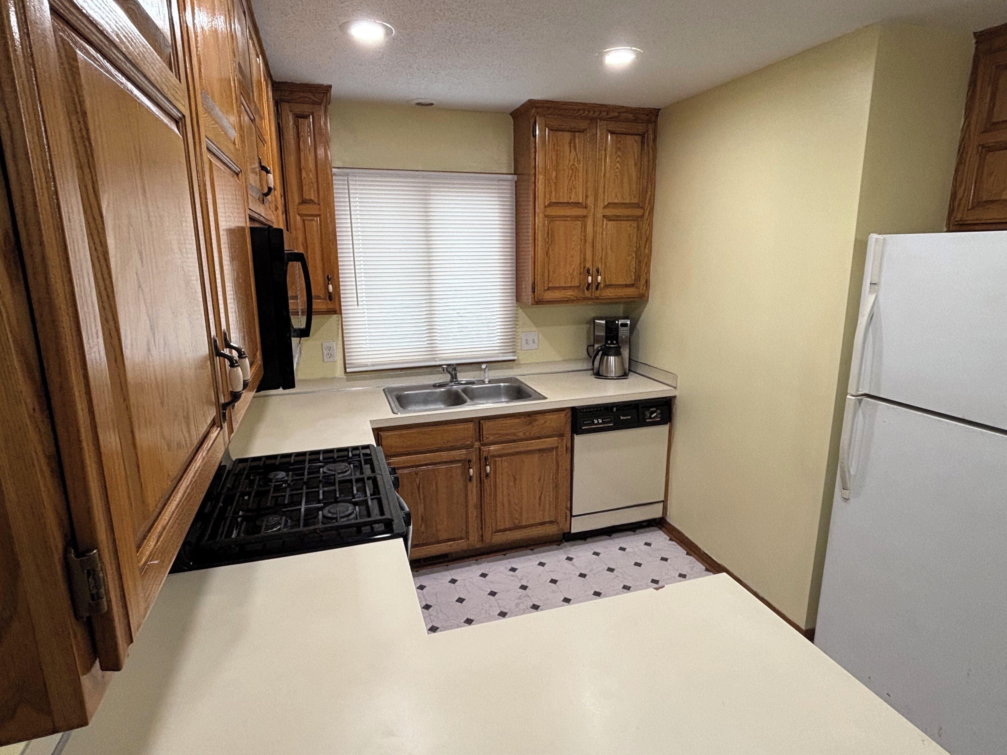 Micro-ondes, four, plaque de cuisson, lave-vaisselle