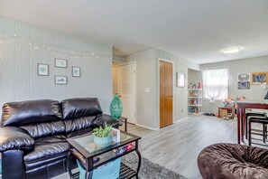 Living area - Miami RedHawks𓆃 Miami Parents Alumni & Affiliates (Oxford)