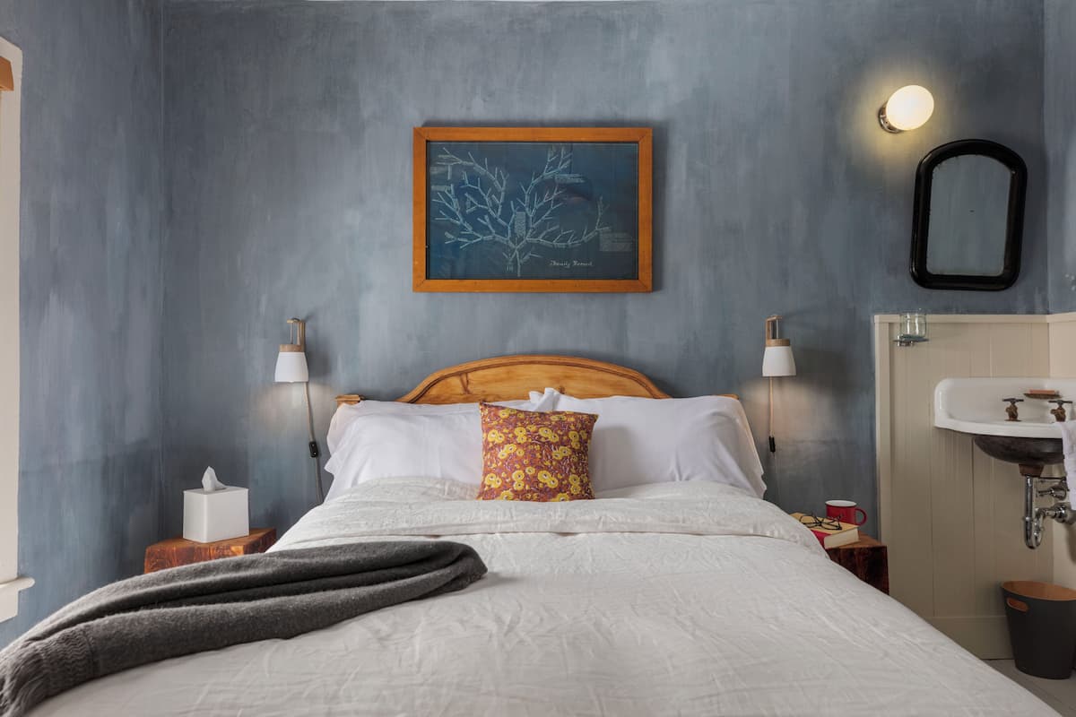 Standard Single Room, Garden View | Iron/ironing board, free WiFi