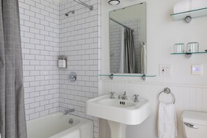 Double Room, Courtyard View | Bathroom | Hair dryer, towels, soap, shampoo - Howland House (Mount Tremper)