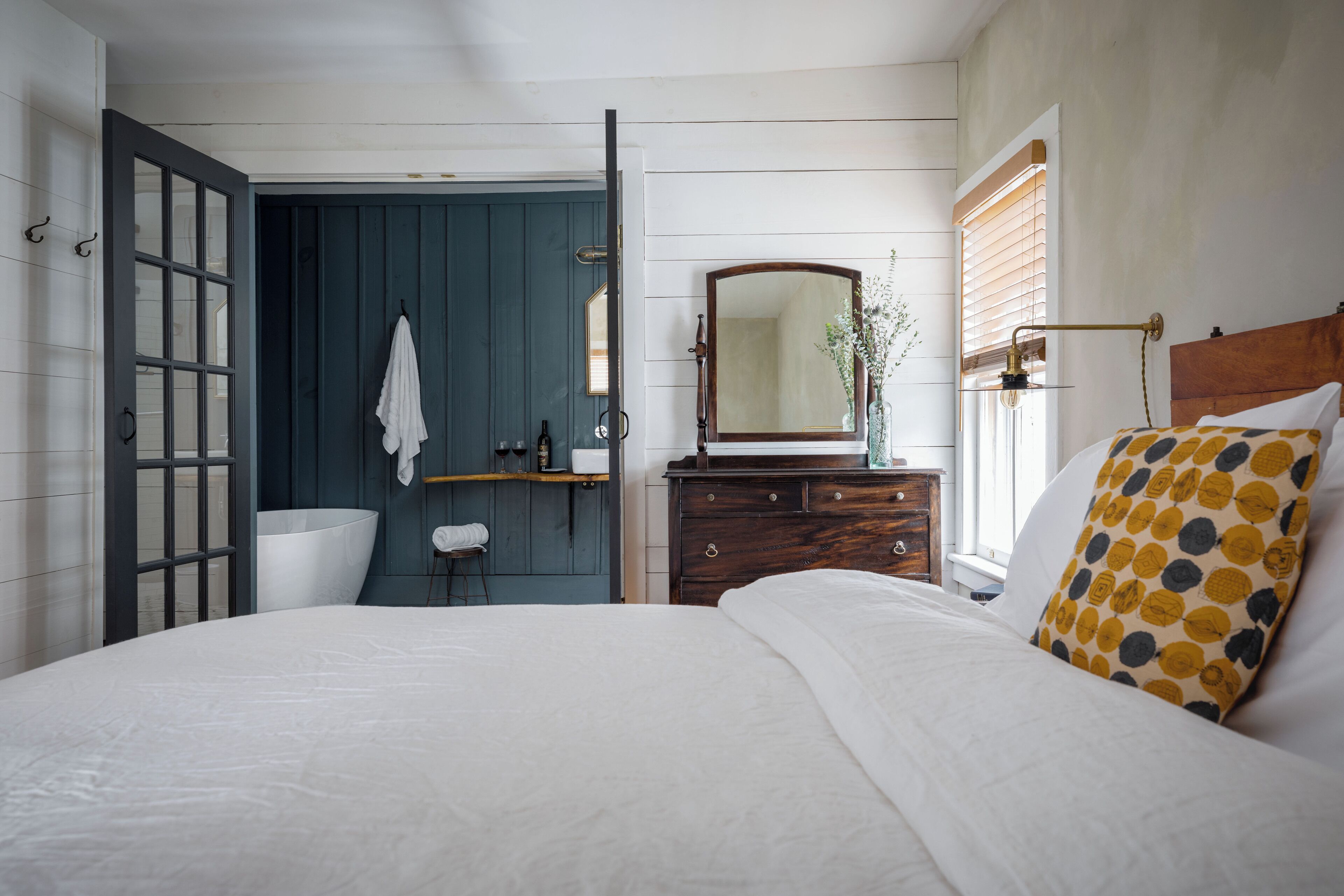 Single Room, Courtyard View | Iron/ironing board, free WiFi