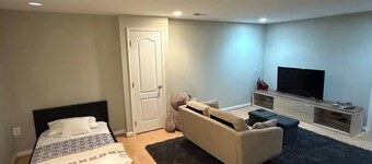 Charming 2-bedroom house with AC in lovely Reston