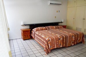 Family Apartment, Balcony, Pool View | Wi-fi percuma 