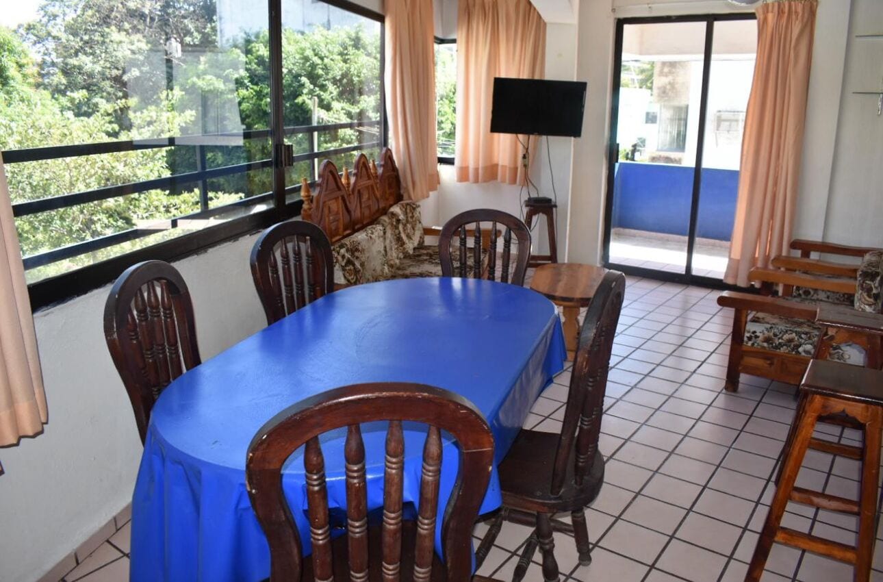 家庭公寓, 阳台, 泳池景观 | 起居区