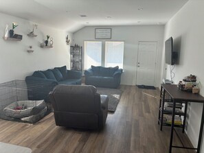 Smart TV, video games, books - Lovely 3-bedroom house with AC in vibrant Houston (Houston)
