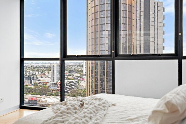 2 bedrooms, iron/ironing board, WiFi, bed sheets - Luxury 2BR/2BA Retreat in Southbank | City views, CBD, Walk to Arts & Dining (Southbank)
