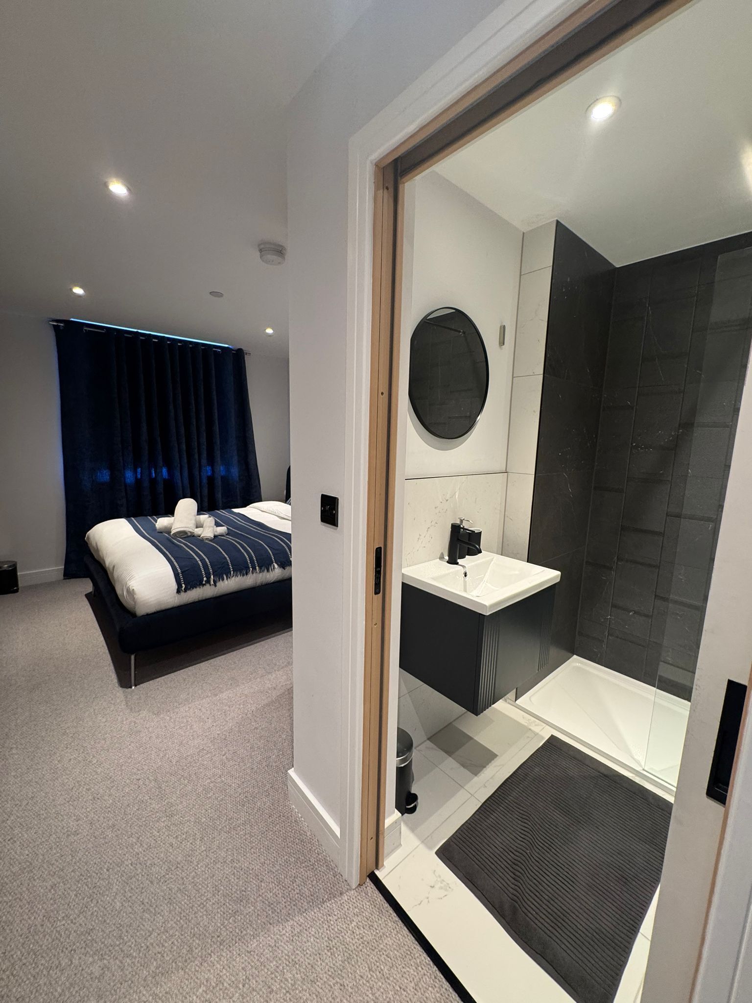 2 chambres, fer et planche à repasser, Wi-Fi gratuit, draps fournis