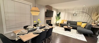 Modern Home I Near UofA & Whyte Av I 4BR 3.5 BathI Free Garage Parking