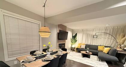 Modern Home I Near UofA & Whyte Av I 4BR 3.5 BathI Free Garage Parking