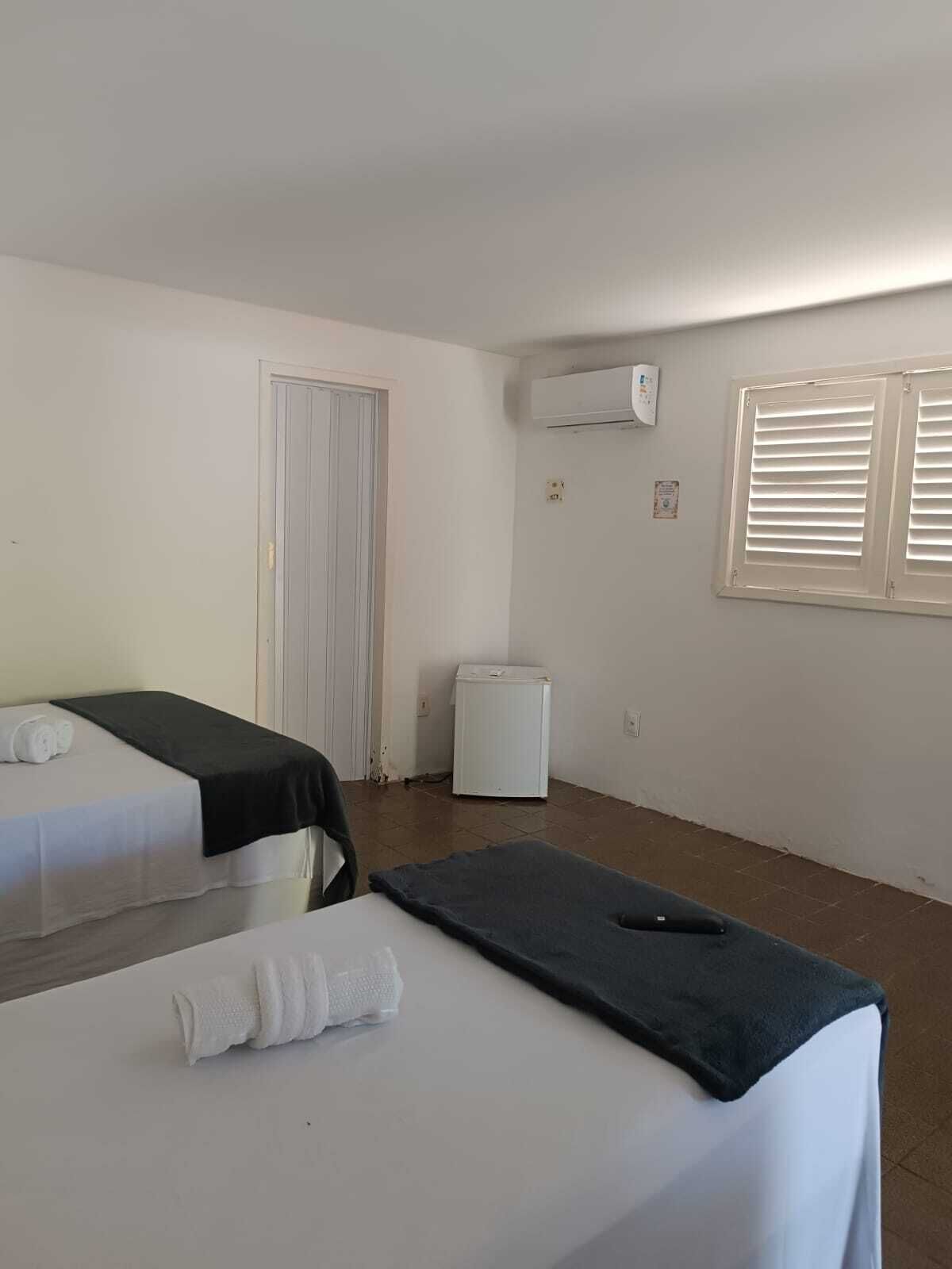 Quarto quádruplo família, vista para a piscina | Spa