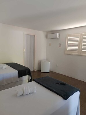 Habitació quàdruple familiar, vistes a la piscina | Spa