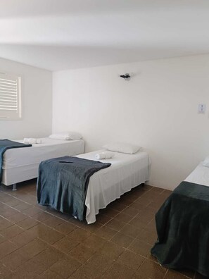 Chambre Quadruple Familiale, vue piscine | Spa