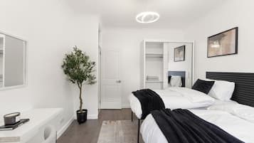 Iron/ironing board, internet, bed sheets