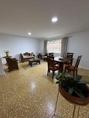 Interior - Spacious and Luminous Apartment in Roldanillo, Excellent Location (Roldanillo)