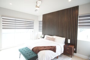 4 bedrooms, free WiFi, bed sheets - Modern 3BR + Game Rm Near Market Center / Med District / Uptown - 2 min to DART (Dallas)