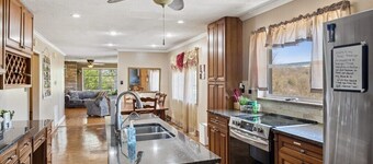 3 Bedroom Mid Century Brick Ranch Upstairs Home Near Smokies