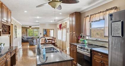 3 Bedroom Mid Century Brick Ranch Upstairs Home Near Smokies