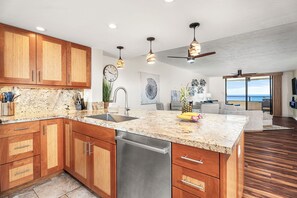 Interior - Fabulous Oceanview, Large Two Bedroom Condo w/pool & A/C! Newly Upgraded! (Kailua-Kona)