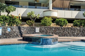 Outdoor pool - Fabulous Oceanview, Large Two Bedroom Condo w/pool & A/C! Newly Upgraded! (Kailua-Kona)