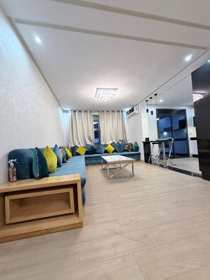 Smart TV - Luxury 2-Bedroom Apartment | Modern Comfort & Prime Location (Nador)
