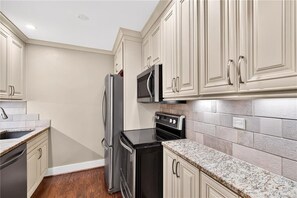 Fridge, microwave, stovetop, high chair - The Riverview Estate Midtown Atlanta (Atlanta)