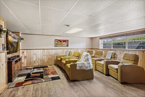 Interior - Peaceful Modern Rustic Countryside Downstairs Guesthouse (Sevierville)
