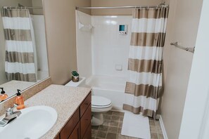 提供毛巾、番梘、廁紙