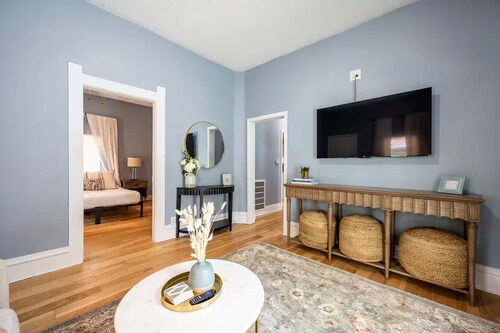 Affordable Quaint Retreat in Indianapolis