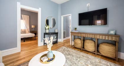 Affordable Quaint Retreat in Indianapolis