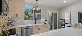 Cozy Art Retreat: Gourmet Kitchen + Workspace