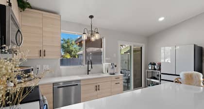 Cozy Art Retreat: Gourmet Kitchen + Workspace