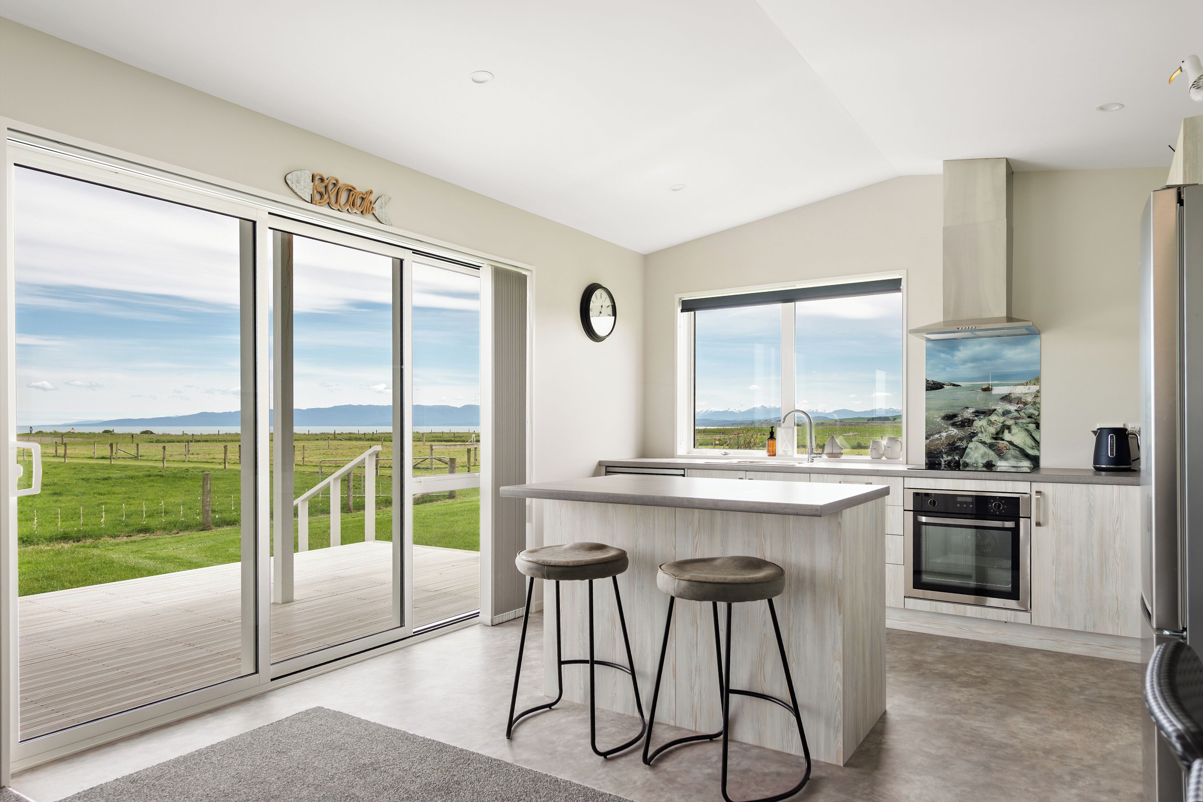 冰箱、微波炉、烤箱、炉灶