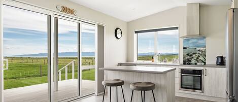 冰箱、微波炉、烤箱、炉灶