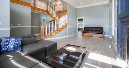 Spacious 5 bed 4 bath in Delta/Surrey centrally located close to mall,restaurant