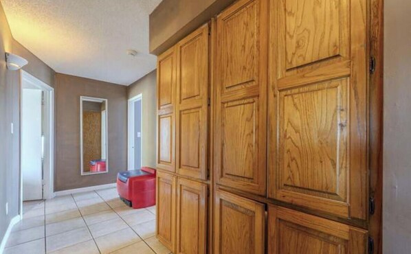 Interior - Cozy 1-bedroom house in awesome Mesa with cool AC (Mesa)