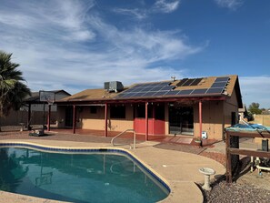 Pool - Cozy 1-bedroom house in awesome Mesa with cool AC (Mesa)