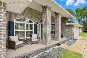 House - Modern 4BR Retreat Near Beach Heated Pool (Palm Coast)