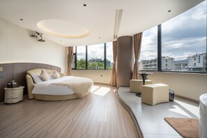 Romantisches Doppelzimmer, Stadtblick | Schreibtisch, laptopgeeigneter Arbeitsplatz, schallisolierte Zimmer