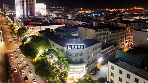 Fassade der Unterkunft – Abend/Nacht