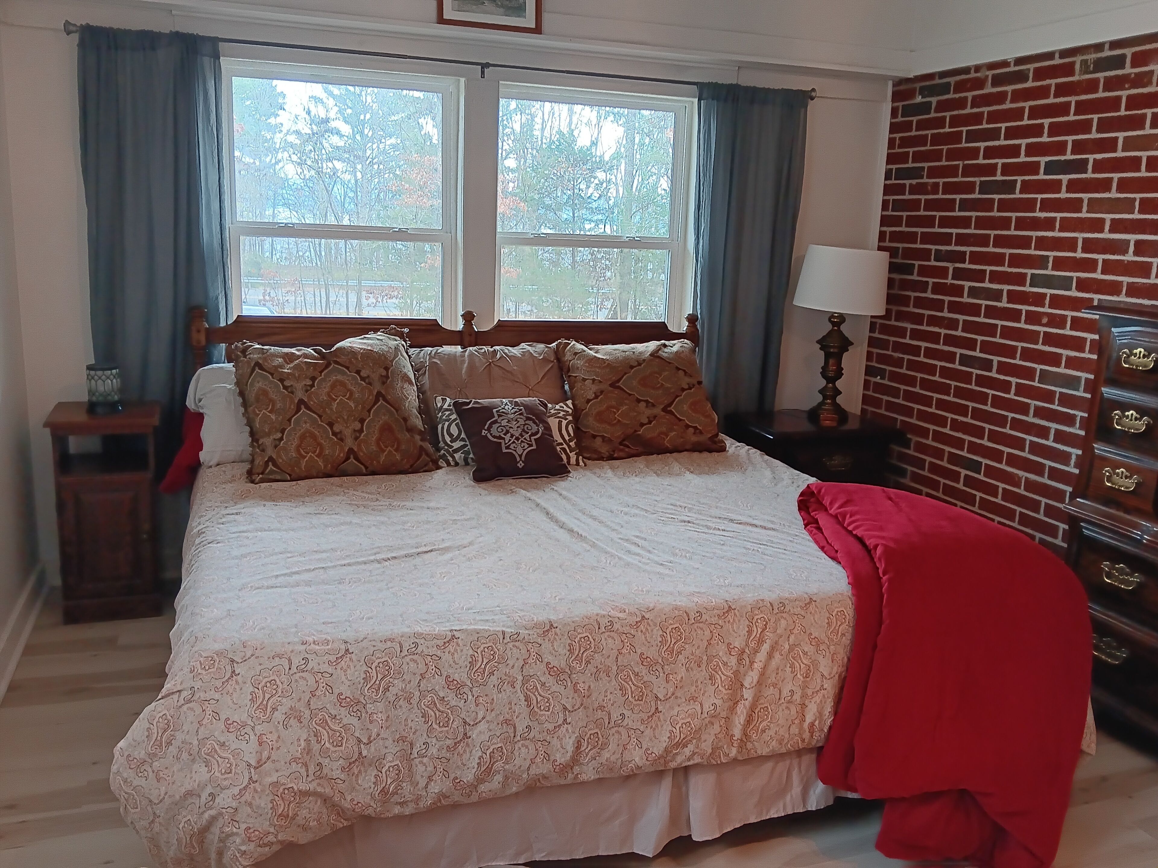 3 bedrooms, desk, iron/ironing board, WiFi