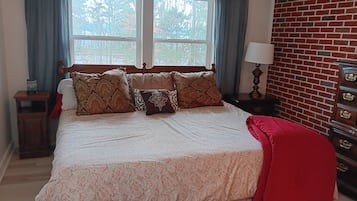 3 bedrooms, desk, iron/ironing board, WiFi